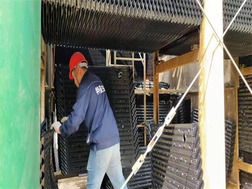 封閉式冷卻塔怎么采取節(jié)能措施？