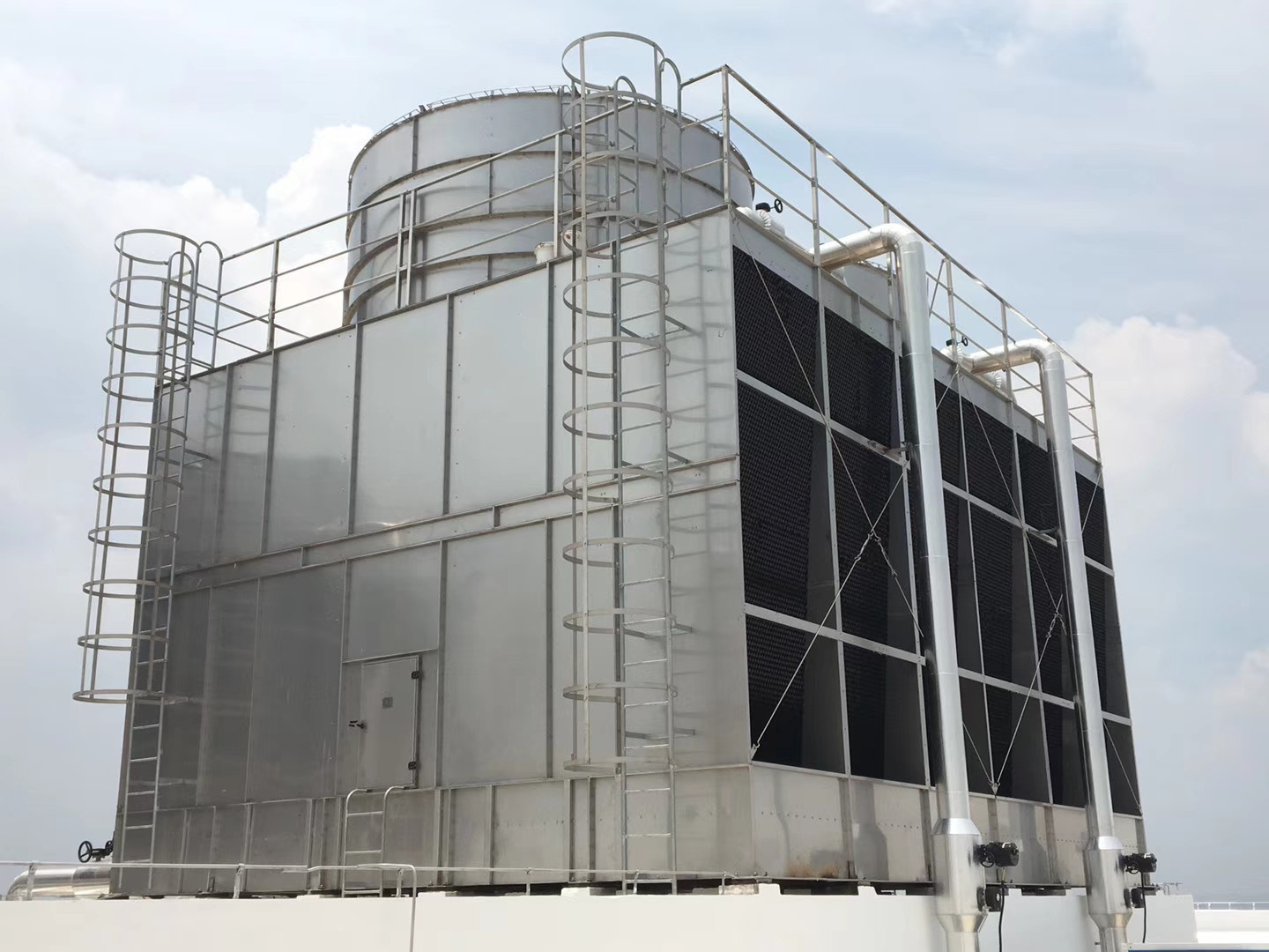 對冷卻塔散熱的影響有兩大因素,冷卻塔的散熱量計算